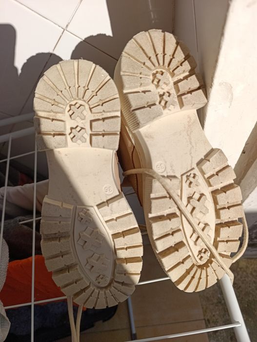 Botas femininas beges de pele