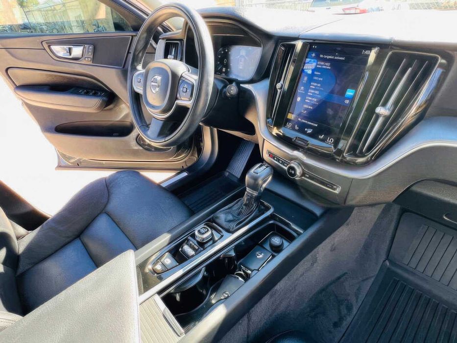 Volvo XC60      2020