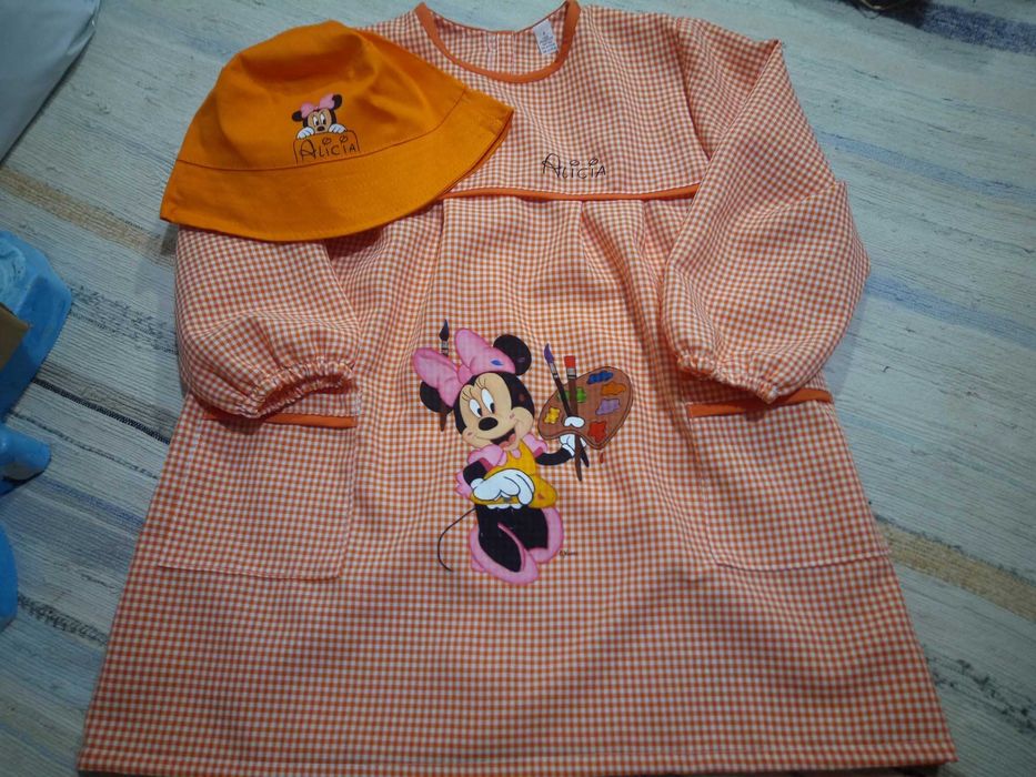 Bibe, bata escolar personalizada