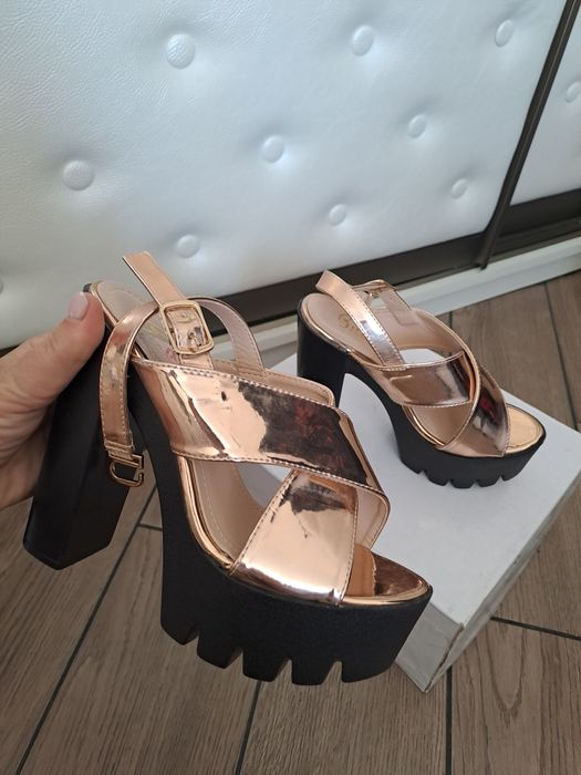 Босоніжки туфлі нові 35 розмір