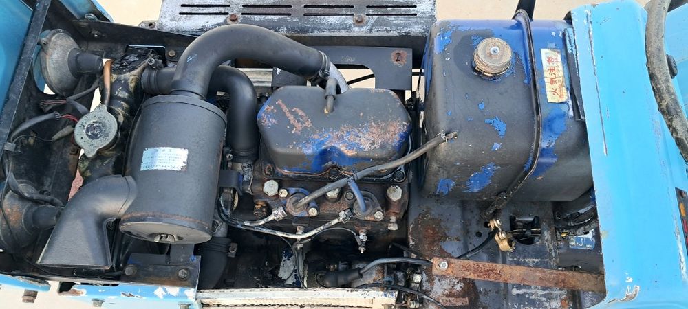 Trator Mitsubishi D1300 c/reboque 4x2