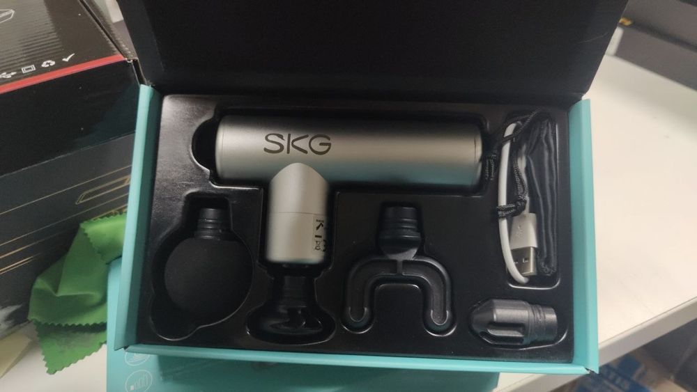 Масажер SKG F3 light  (пістолет) масажер перкусійний