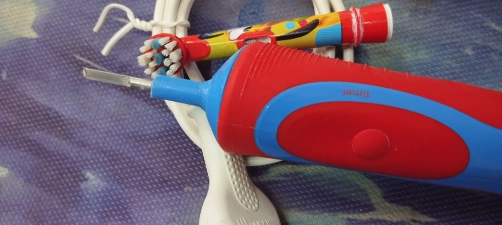 Зубна щітка електрична Орал-Б Д12.513К (Oral-B) тип 3709