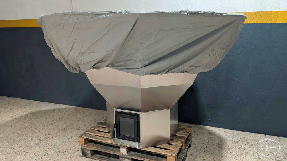 Hot tub "BJÖRN". Uma única banheira de imersão exterior aquecida. SPA.