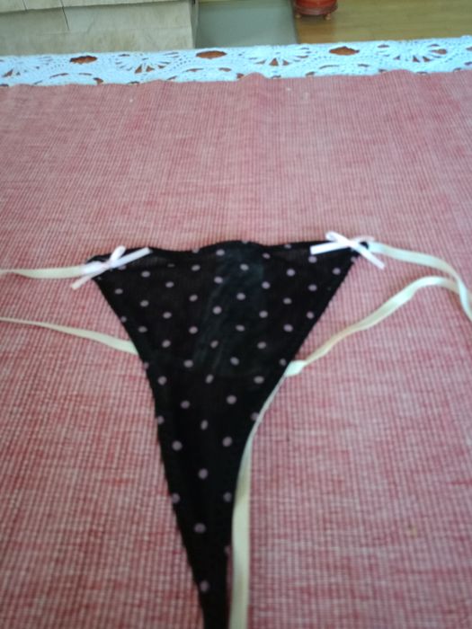 Stringi-trojkat w kropki.