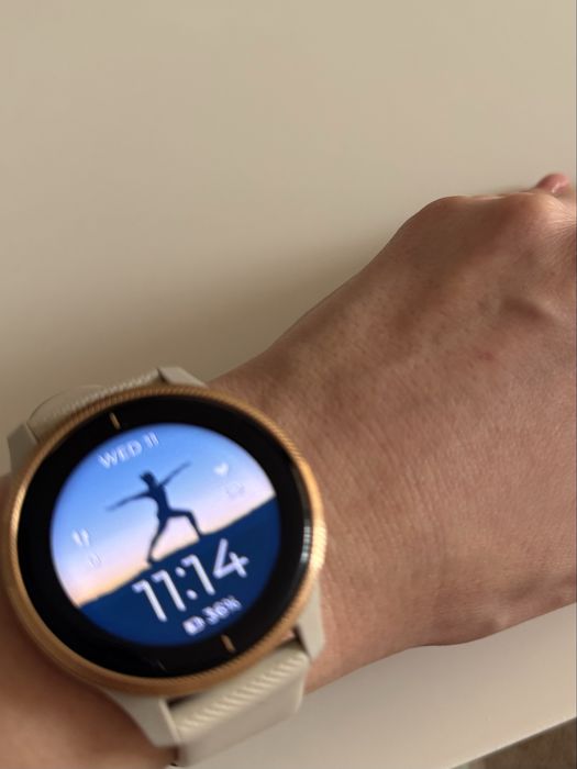 Garmin Venu  GPS AMOLED Смарт-годинник, ідеальний стан