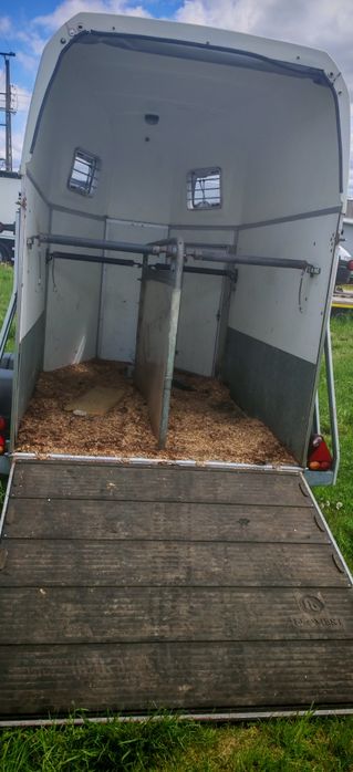 Przyczepa dla koni do przewozu zwierząt 2015r