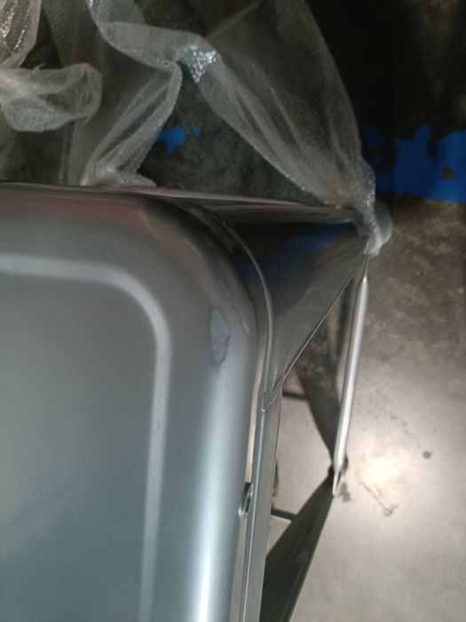 Banco alto de metal cinza