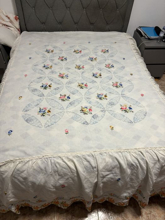 Colcha de linho bordada à mão com 135x190 + 55 cm de folho
