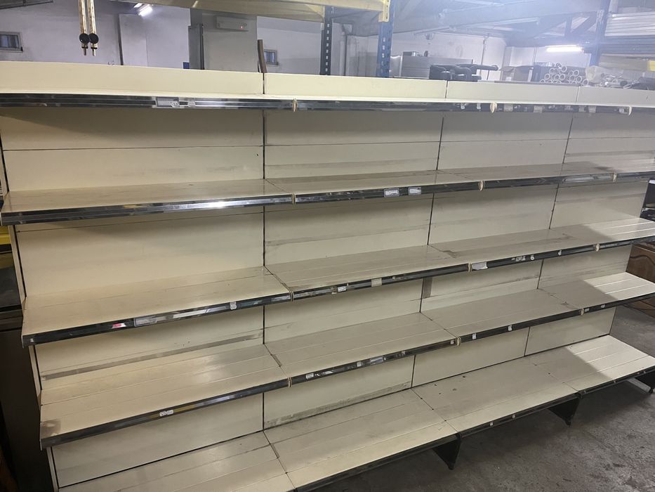 Estante de parede composta por 4 modulos com o total de 3.86mt