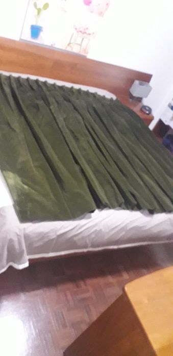 Conjunto de DOIS Cortinados de Veludo Verde Opacos
