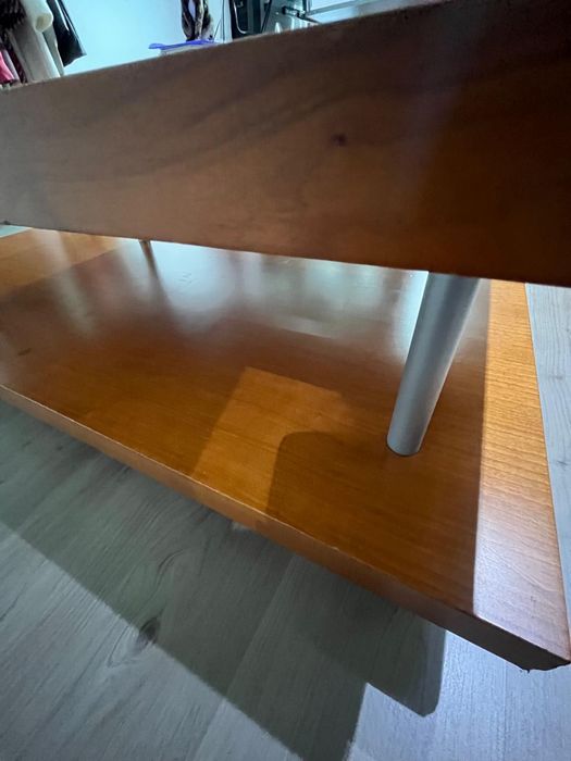 mesa baixa de madeira