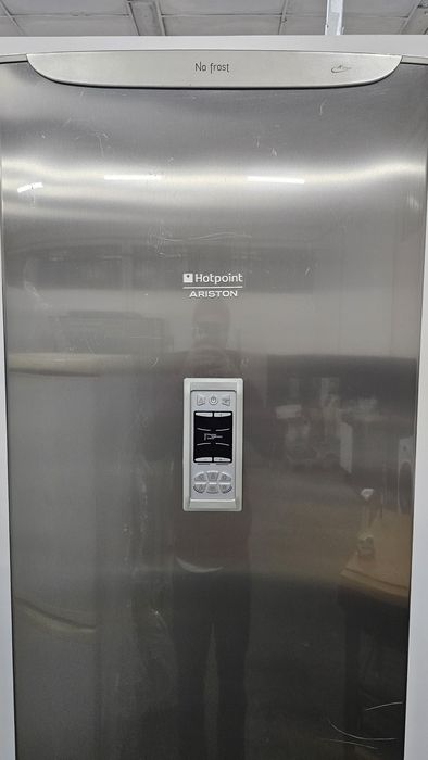 Frigorífico hotpoint ariston combinado com painel frontal digital