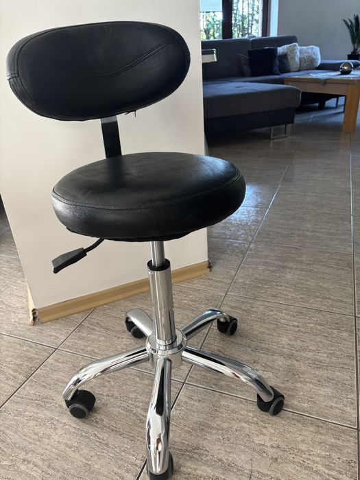 Taboret obrotowy na kołkach