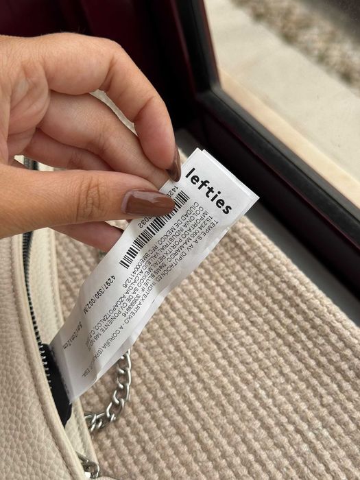 Bolsa branca de senhora