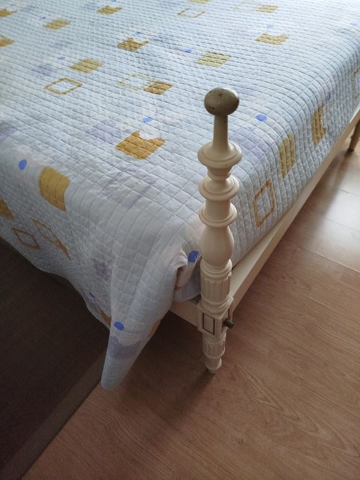 Cama lacada  casal palhinha
