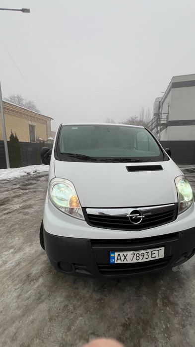 Opel Vivaro 2013 (FL) — надежный рабочий фургон