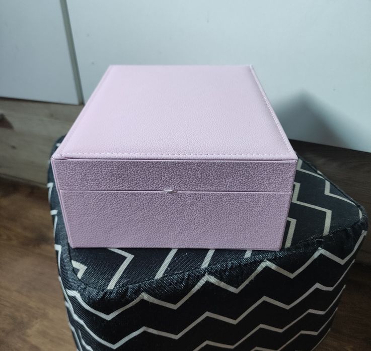 Szktułka na biżuterię + zestaw spa