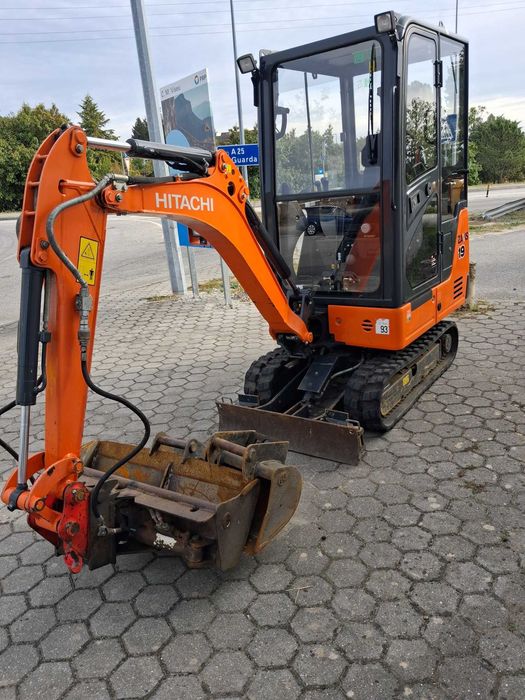 Mini Giratória / Mini Escavadora Hitachi ZX19-5A