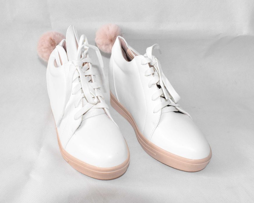 Botki sneakersy na koturnie białe króliczki 39 uszy pompon