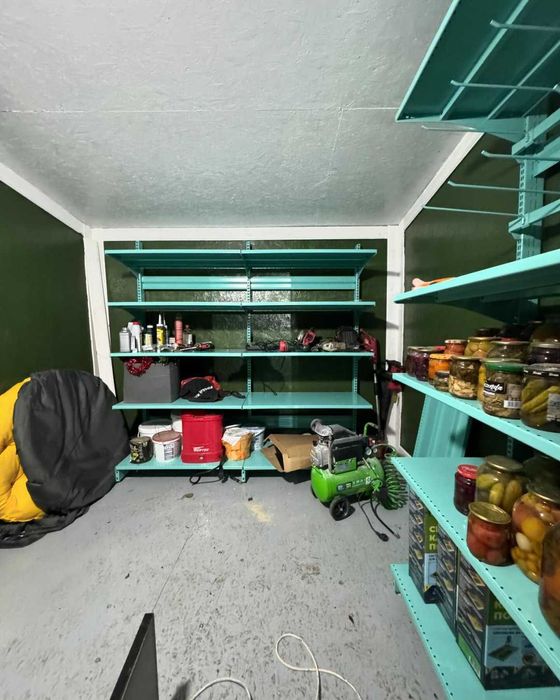 Стелажі для магазину, каси, холодильники. Торгове обладнання