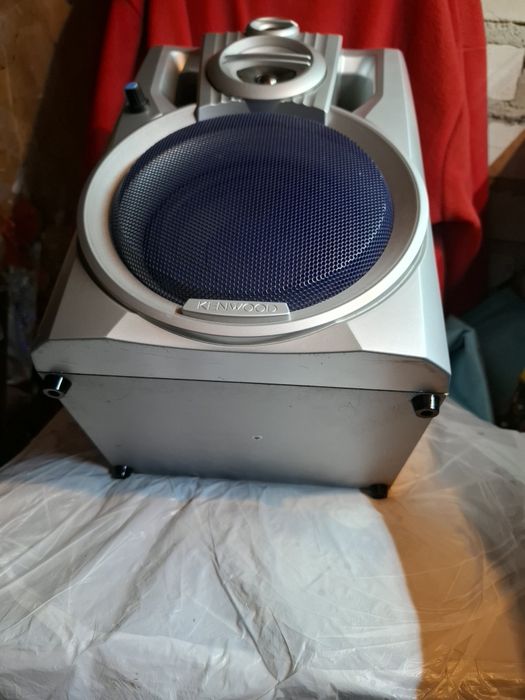 Wyprzedaż z powodu przeprowadzki Kolumna Kenwood przerobiona na przeno