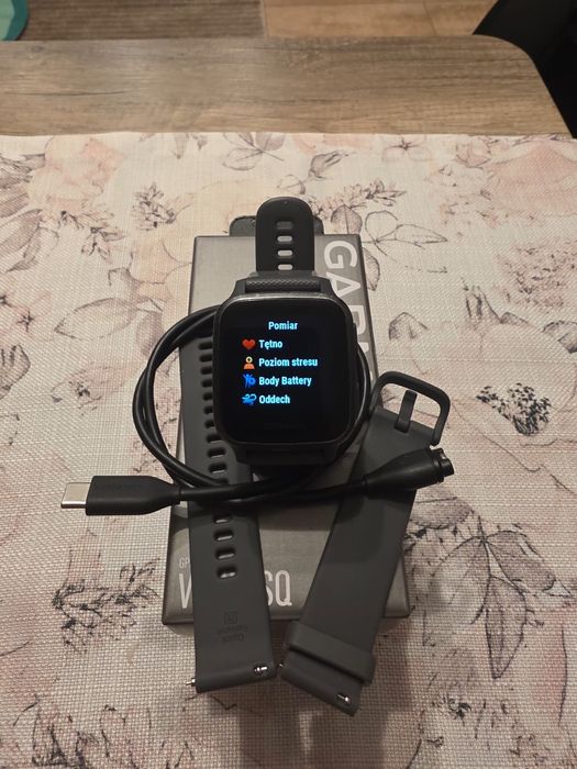 Zegarek smartwatch Venu SQ stan idealn dodatki do codziennego użytkowania biegania jazda na rowerze