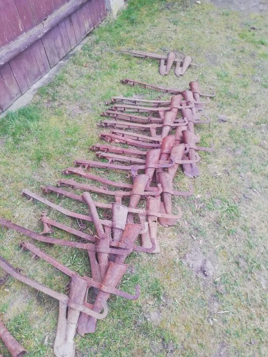 Zabytkowy siewnik konny drewniany, przedwojenny