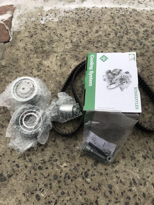 продам весь комплект помпу та ремень  ГРМ