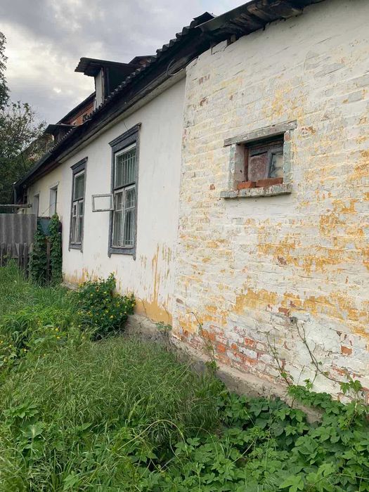Продаю   пів будинку,  потребує ремонту  (район Вокзал)