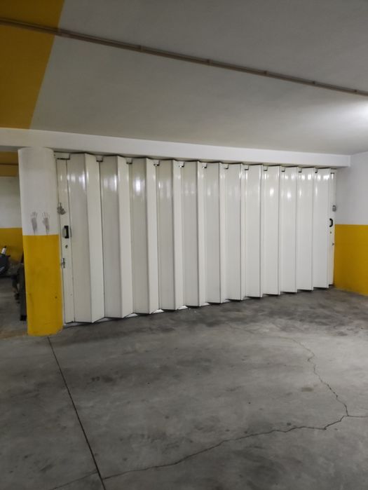 Vendem-se 2 lugares de garagem fechados em Lordelo, Paredes