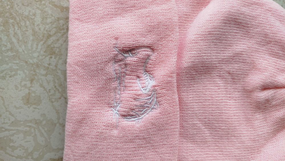 Gorros para a pesca motivos bordados preto e rosa