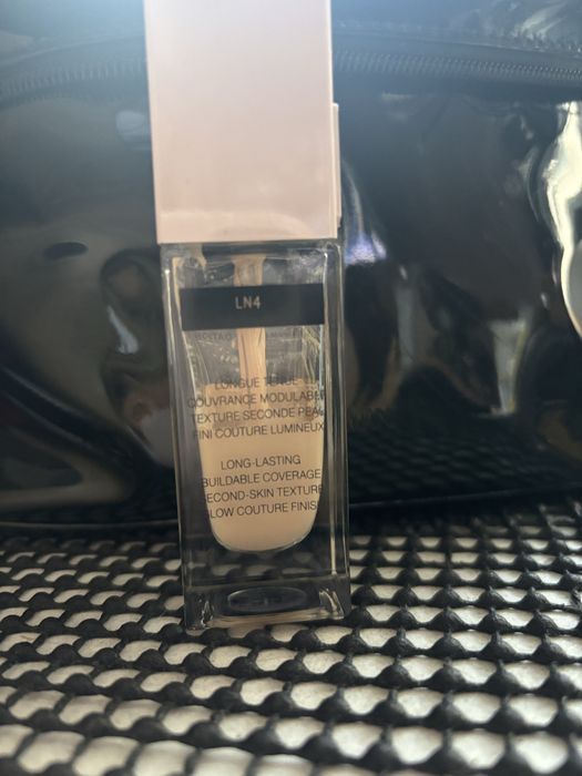 Ysl  All Hours Glow podkład