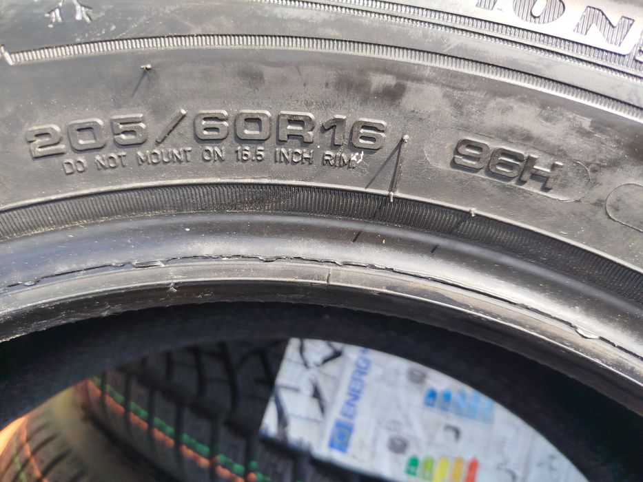 A132#Sprzedam opony NOWE Zimowe 205/60/16" Dunlop