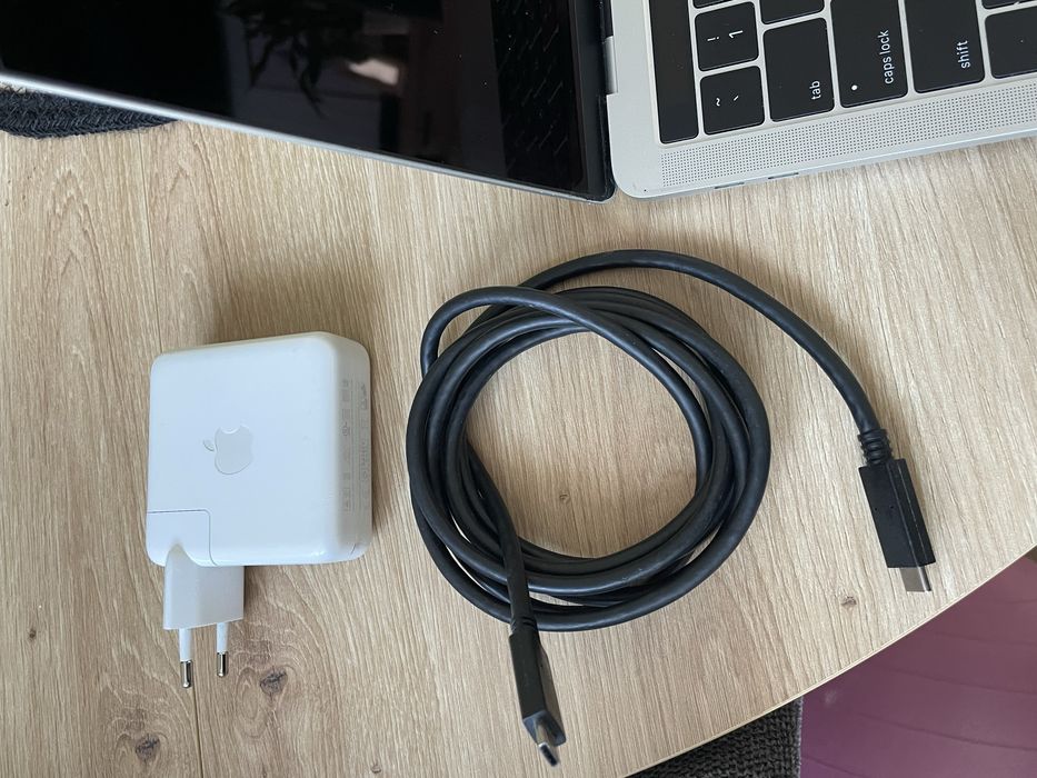 Laptop Apple MacBook Pro 13” 16GB 256GB Touchbar