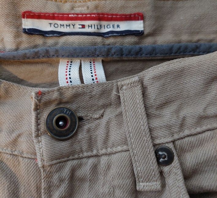 джинси Tommy Hilfiger.