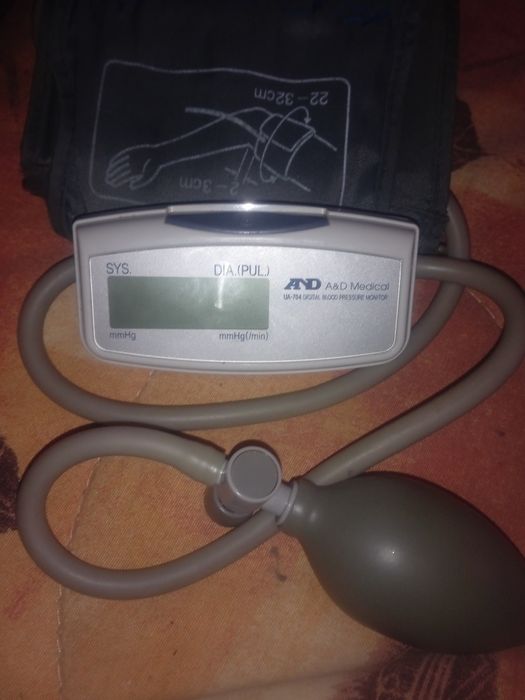 полуавтоматический тонометр A&D UA-704.