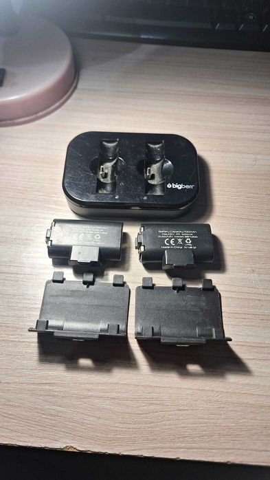 Ładowarka Bigben + akumulatory do xbox one komplet