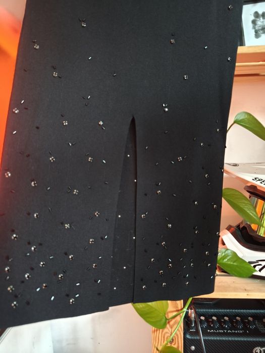 Zara czarna elegancka spódnica midi zdobienia