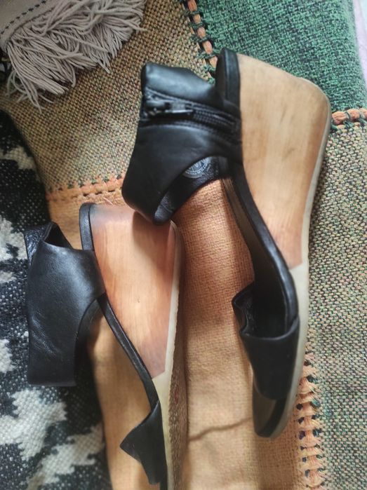 Sandálias de pele genuína