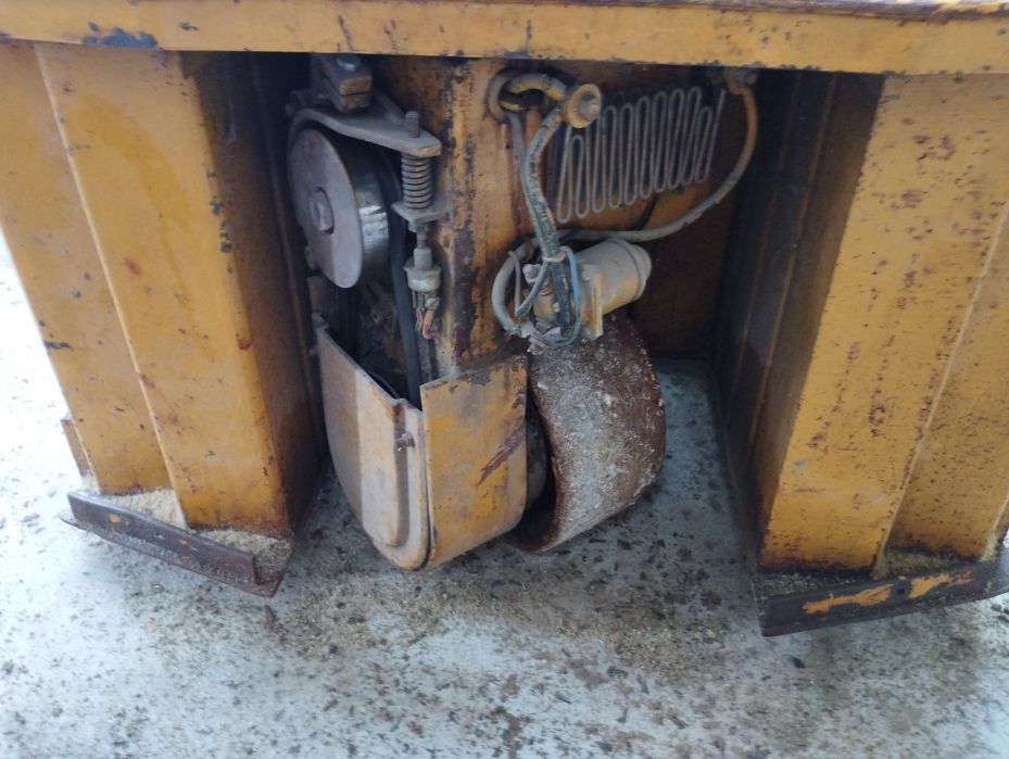 Навантажувач електричний вилковий