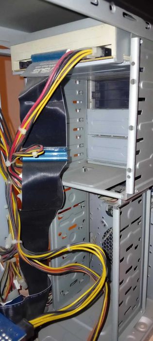 Komputer zestaw komputerowy w obudowie Tower