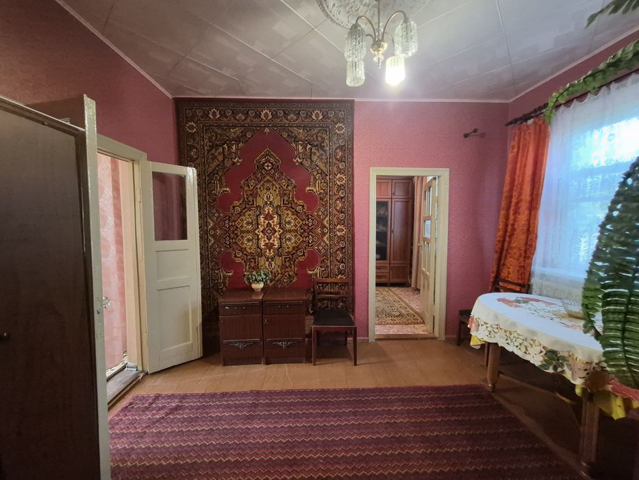Продам 4х кімнатний будинок з гаражем/ Довгинцево