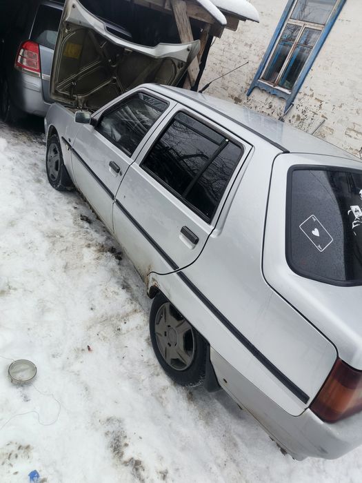 Продаєця славута