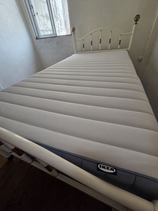 Colchão 90X200 como novo, só têm 6 meses e quase não foi usado.