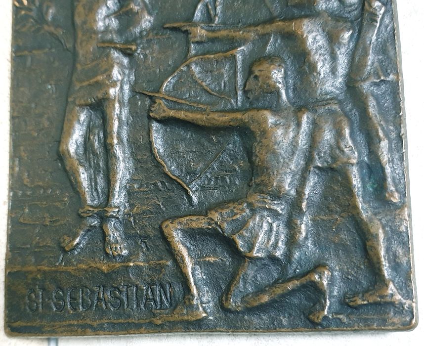 Antiga placa de suspensão mural "São Sebastião" em bronze