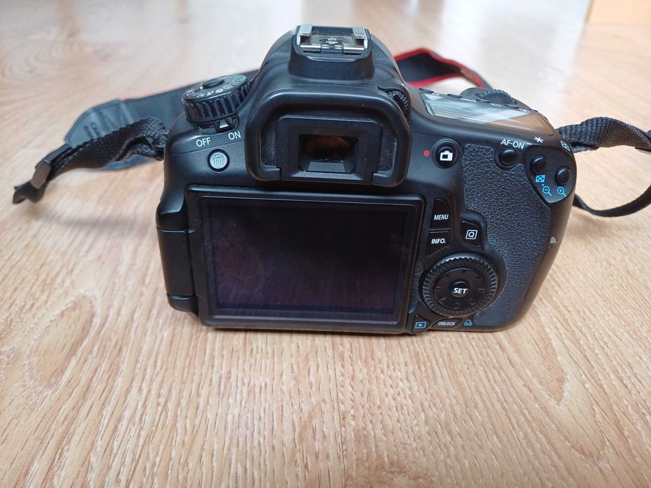 Máquina fotográfica Canon EOS 60D + objetiva Canon 18-200 + Jessops filter + Macro DigiEye