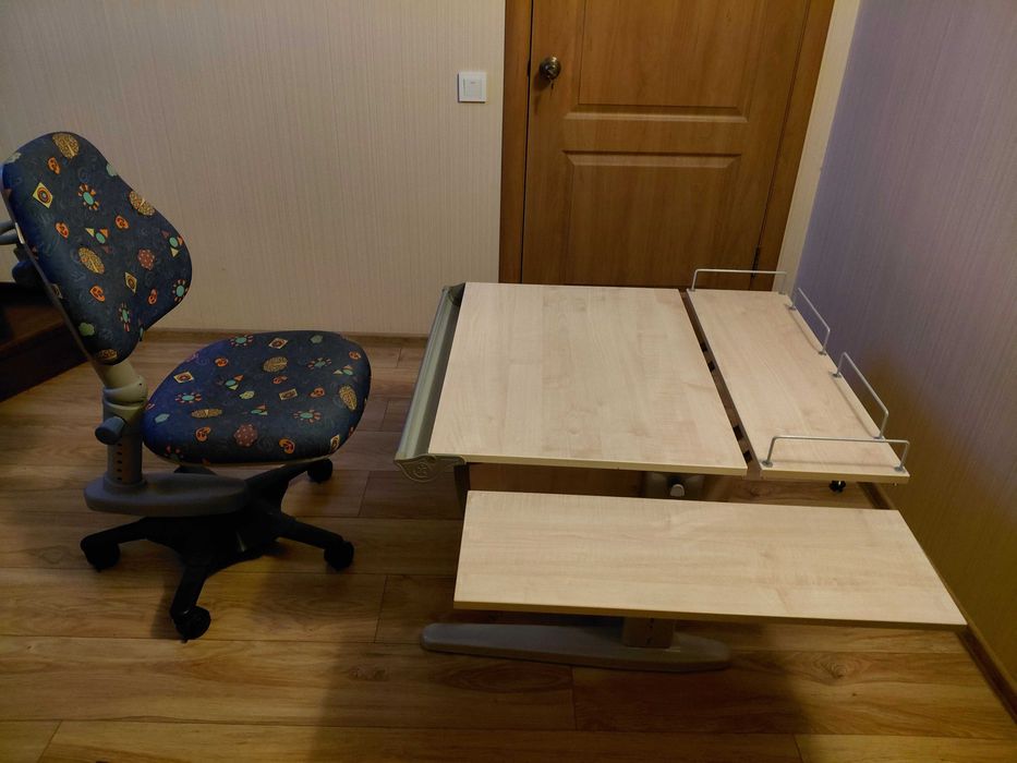 Парта та стілець дитячі