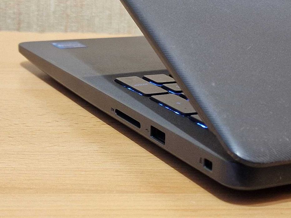 Dell Vostro 3500 Intel Core i7-1165G7 RAM16Gb SSD 256Gb Батарея 9годин