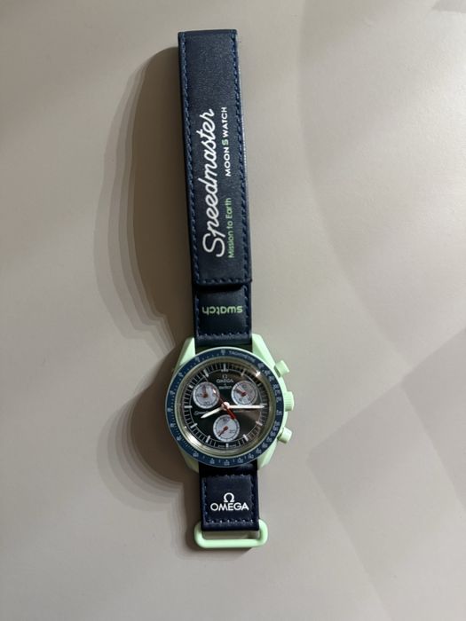 OMEGA × SWATCH MOONSWATCH EARTH Kolekcja Omega X Swatch BIOCERAMIC MOONSWATCH | Swatch® Polska